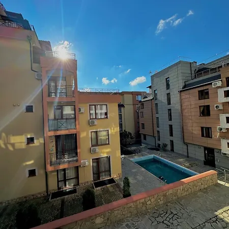 Sea Breeze Apartment *