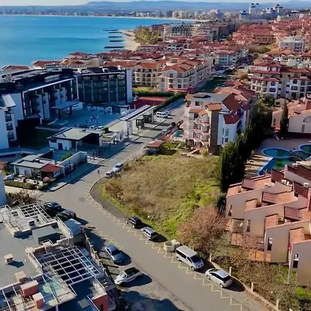 Sea Breeze Apartment *