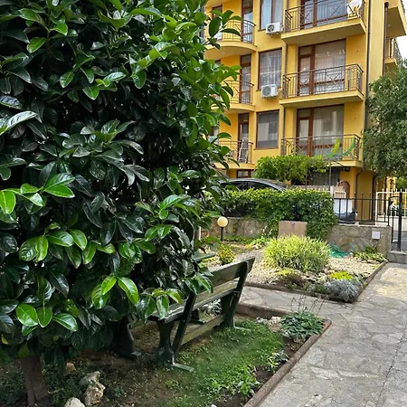Sea Breeze Apartment *