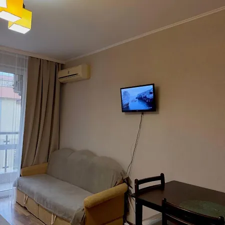 Sea Breeze Apartment *